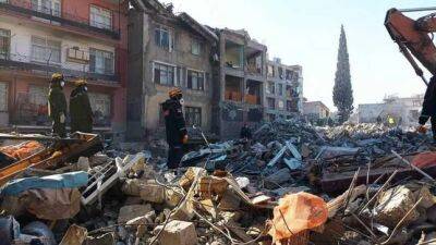 Таджикские спасатели продолжают работать на разборе завалов в Турции