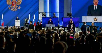 Деградация, олигархи и Столыпин: за полтора часа выступления Путина ему аплодировали 60 раз