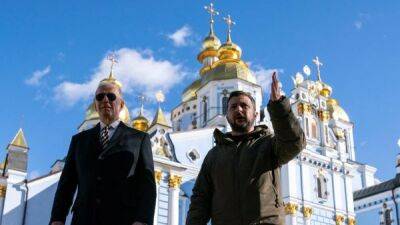 “Киев завладел частью моего сердца”. Джо Байден посетил Киев в канун годовщины российского вторжения