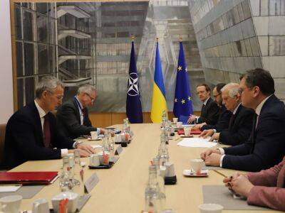 В Брюсселе прошла первая в истории трехсторонняя встреча Украина–ЕС–НАТО. Кулеба предложил начать подготовку украинских пилотов