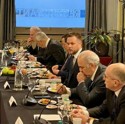 По инициативе Литвы и Польши главы МИД ЕС обсудили с Каспаровым деятельность оппозиции РФ