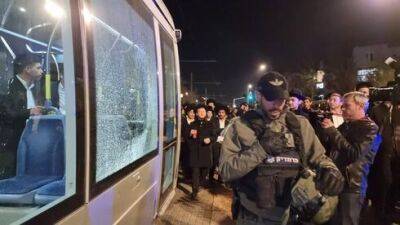 Ночные беспорядки в Иерусалиме: ортодоксы разбили стекла метротрамвая