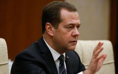 РФ порвут на части, если она проиграет - Медведев