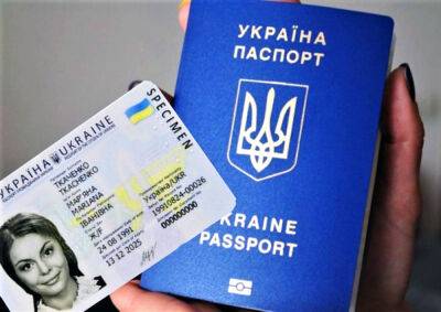 Для украинцев в Праге заработал мобильный офис, где можно оформить загранпаспорт и водительские права