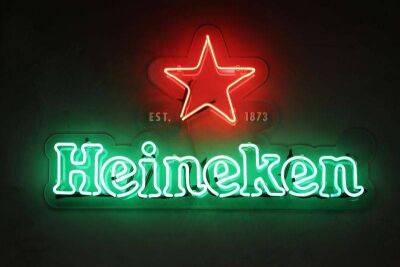 Heineken ответила на обвинения из-за продолжения работы в России