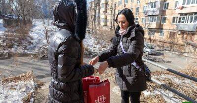 В России вдовам ликвидированных в Украине "чмобиков" подарили колбасу (ФОТО)