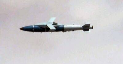 Украине передают бомбы JDAM-ER: насколько реальна дальность в 72 км на советских истребителях