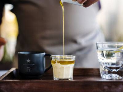 Компания Starbucks запускает серию напитков с содержанием одной ложки оливкового масла - unn.com.ua - Украина - Киев - Италия - Starbucks