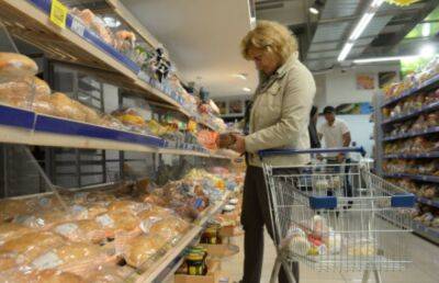Важнейший для украинцев продукт ощутимо подорожал, и это не предел: как изменились цены на хлеб