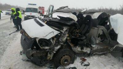 Пять человек погибли, 11 пострадали в ДТП с маршрутным автобусом в Самарской области