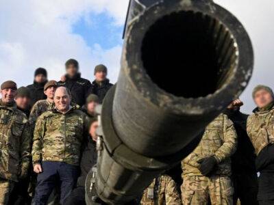 Министр обороны Великобритании посетил украинских военных, которые обучаются на Challenger 2