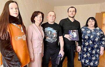 В России родственникам погибших на войне подарили пену для бритья и шампунь