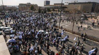 Ярив Левин - Моше Яалон - 1 марта: демонстранты блокируют движение по всему Израилю - vesty.co.il - Израиль - Тель-Авив - Иерусалим