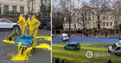 В Лондоне улицу перед посольством России выкрасили в цвета украинского флага – видео и подробности