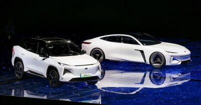 Гибриды и электромобили: Geely представили новую линейку роскошных автомобилей (видео)
