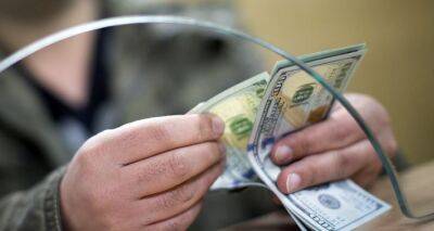 Цена евро в Украине резко обвалилась: официальный курс валют на 24 февраля