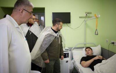 Зеленский и Моравецкий посетили госпиталь, где лечат раненых военных