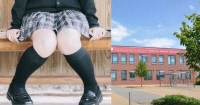 В британской школе вспыхнул скандал из-за юбок: учителя доводят школьниц до слез