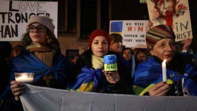 Акции солидарности в поддержку Украины в разных странах. Фото