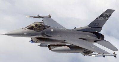 Польша планирует обучать украинских пилотов на истребителях F-16, — Моравецкий