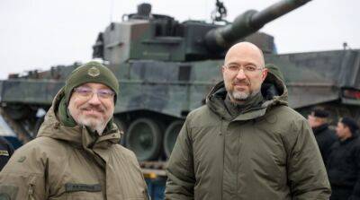 Шмыгаль показал первые танки Leopard 2, которые передали Украине