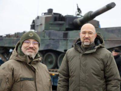 "Ожидаем больше "котиков". Резников, Шмыгаль и Моравецкий встретили первые танки Leopard в Украине. Фото, Видео