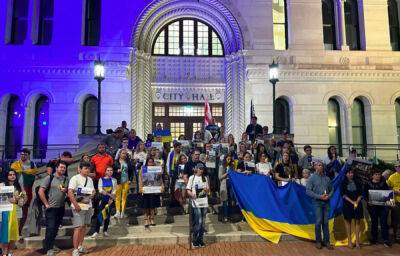 Акции в поддержку Украины состоялись в разных странах - фото