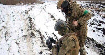 Украинские воины отбили 70 атак на пяти направлениях и уничтожили вертолет россиян, — Генштаб