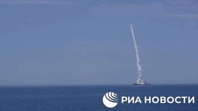 Россия впервые за несколько дней вывела в Черное море ракетоноситель с "Калибрами"