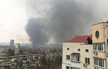 В Киеве бушует масштабный пожар