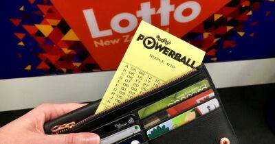 Воровство на $2 млрд: в США победителя лотереи обвинили в краже выигрышного билета (видео)
