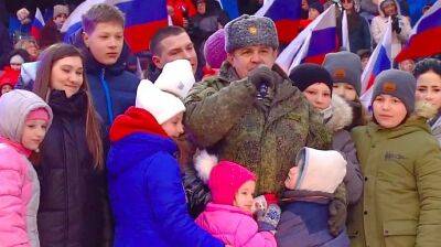 Россияне вывели на провоенный митинг в Москве детей, маму которых убили в Мариуполе – СМИ