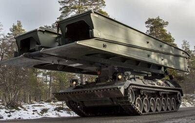 Германия передала Украине военные мостоукладчики и грузовики