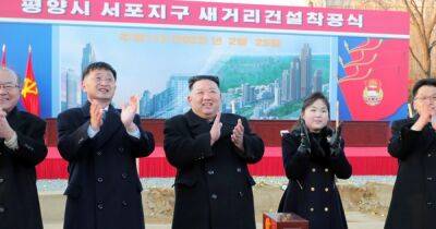Ким Чен Ын снова появился на публике с дочкой-наследницей (фото)