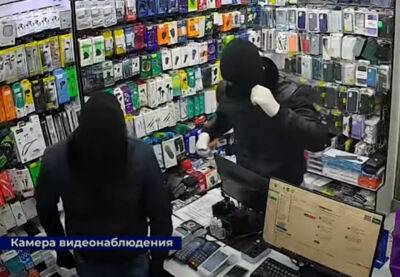 Как в голливудских боевиках. Налетчики в черных масках совершили разбойное нападение на магазин в Ташкенте