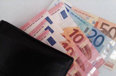 Курс валют на 27 февраля: Доллар и евро дешевеют