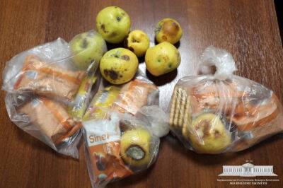 Учеников нескольких школ Каракалпакстана решили накормить некачественными, но зато бесплатными продуктами