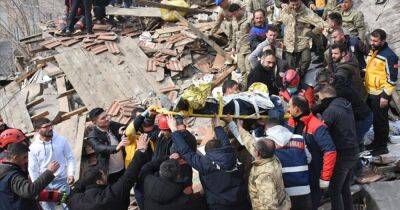 В Турции произошло новое землетресение: разрушены десятки зданий, есть погибшие (видео)