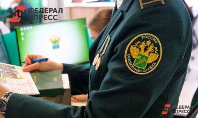 Сургутские таможенники поймали пассажирку с миллионом рублей в ручной клади