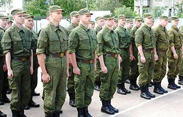 Белорусских подростков при постановке на воинский учет стали спрашивать о мобилизации