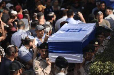 Тысячи людей пришли на похороны братьев, погибших в результате теракта в Хаваре