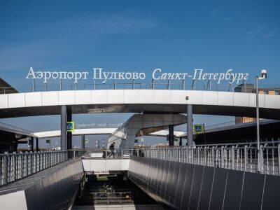 В Санкт-Петербурге объявили задержку авиарейсов. СМИ сообщили о неопознанном объекте в воздухе