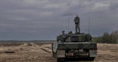 "Леопарды на свободе, но на земле их мало": почему ВСУ передадут только 62 танка, – NYT
