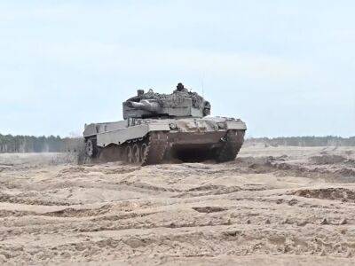 Вооруженные силы Канады показали, как украинские военные учатся управлять танком Leopard в Польше. Видео