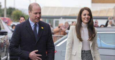 В кремовом пальто и юбке Zara за 900 гривен: Кейт Миддлтон с принцем Уильямом в Уэльсе