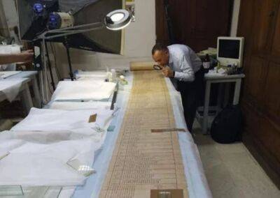 Ученые развернули 2000-летний свиток с египетской Книгой Мертвых — заклинания и молитвы на 16 метрах