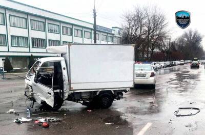 В Ташкенте произошла авария с участием трех автомобилей. Один человек госпитализирован