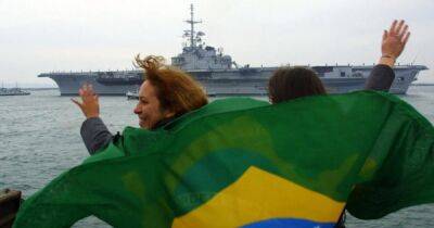 Бразилия планирует потопить авианосец "Сан-Паулу" в Атлантическом океане (фото)