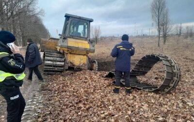 Под Киевом на вражеской противотанковой мине подорвался трактор
