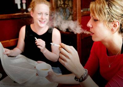 Большинство жителей Чехии поддерживает запрет курения в ресторанах